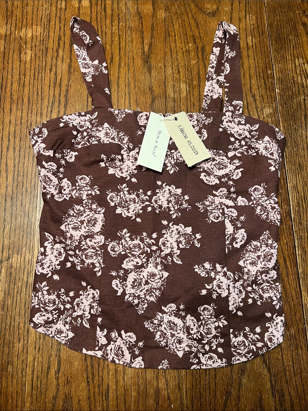 New with tags Sim and Sam linen blend Floral Square Neck Cami in Ivory Ground